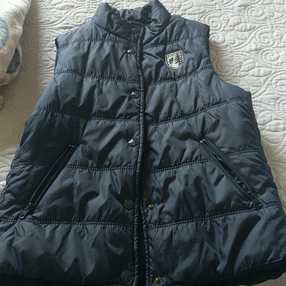 American eagle puffer vest